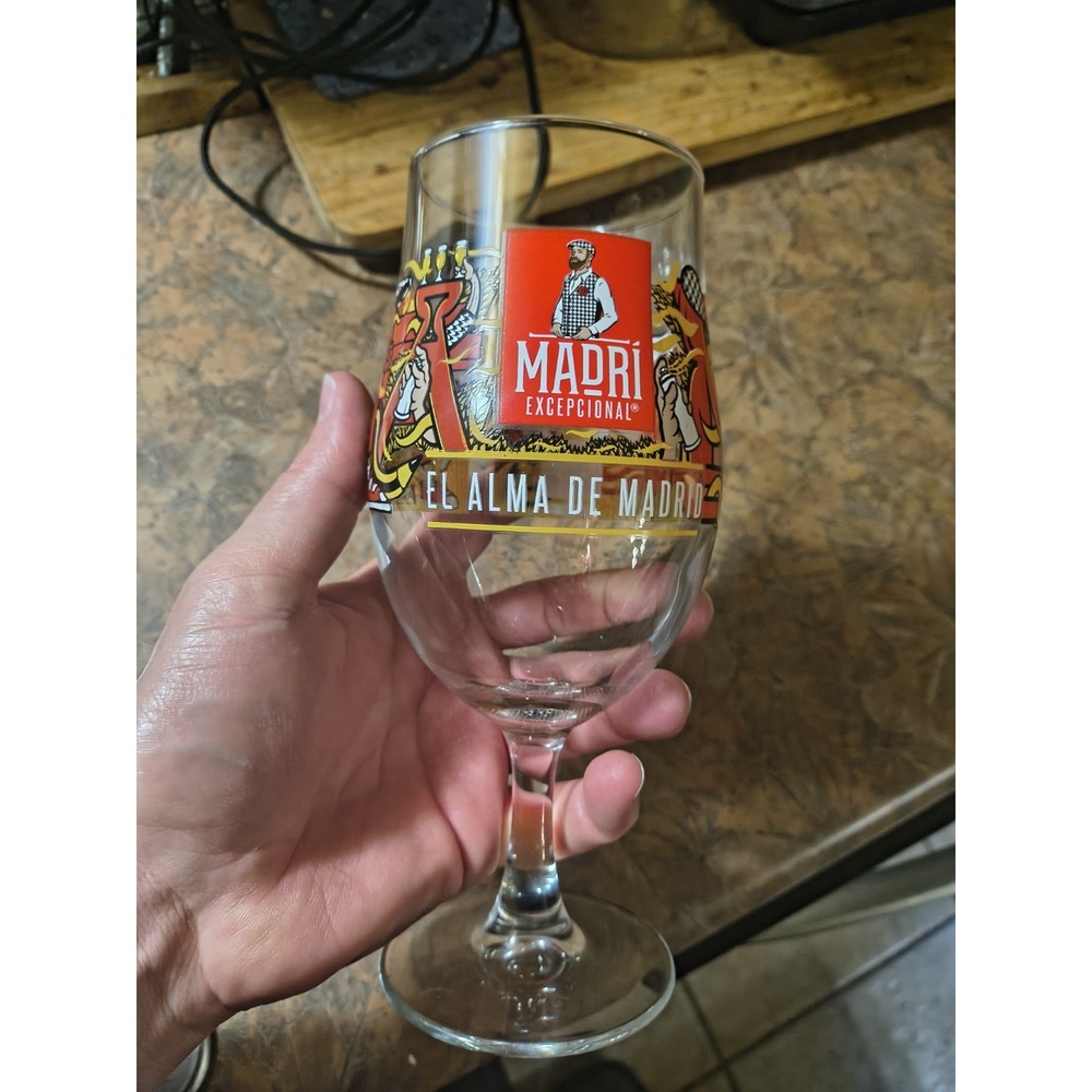 Madri Excepcional El Alma de Madrid Beer Glass One Pint Stemmed Chalice Graphic